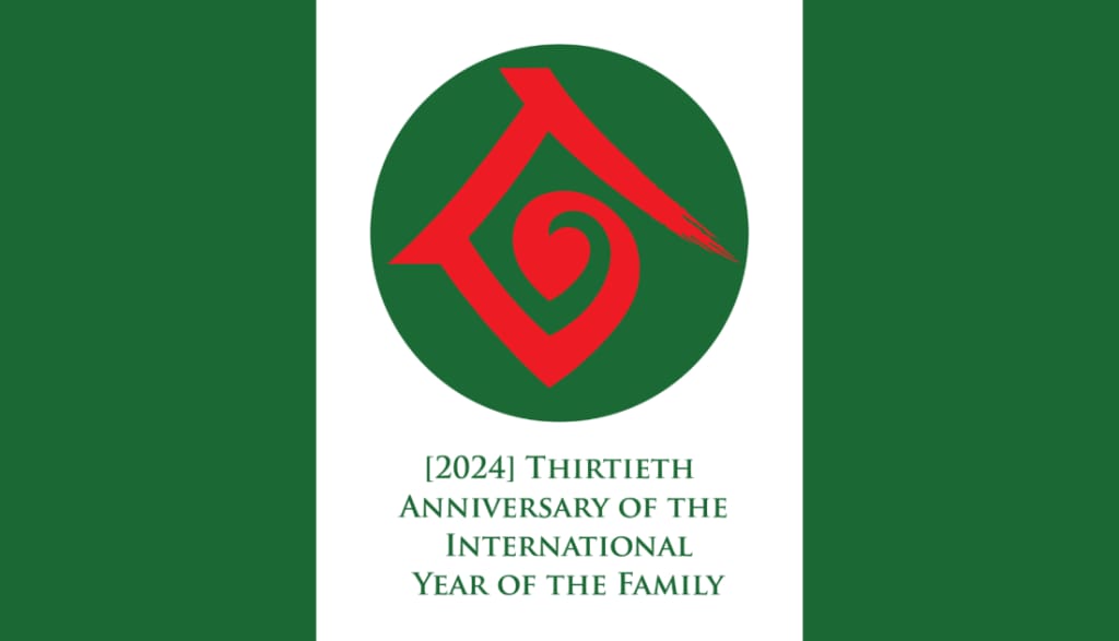 Логотип Международного Дня семьи - алое сердце опд крышей дома