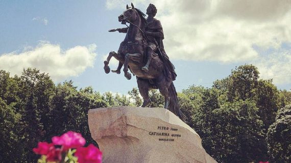 Поздравляем с Днём Рождения нашу коллегу Людмилу Александровну Клепикову!